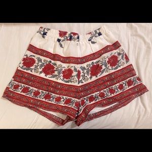 Floral shorts!!!🌺🌿